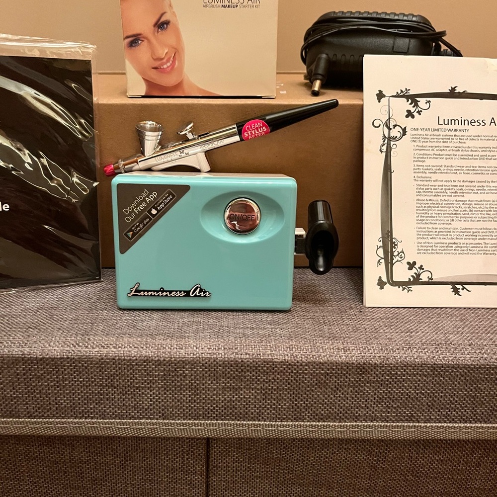 Luminess Air Makeup. Airbrush cosmetic system. Great product flawless makeup.